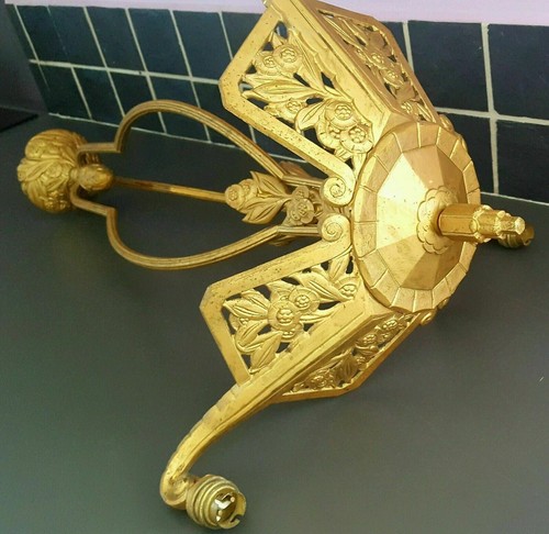 Grand lustre sculpture - sculpture, art